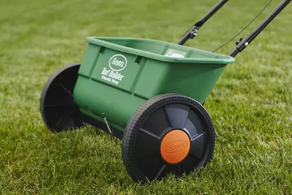 How to Use a Scotts® Broadcast Spreader on Your Lawn